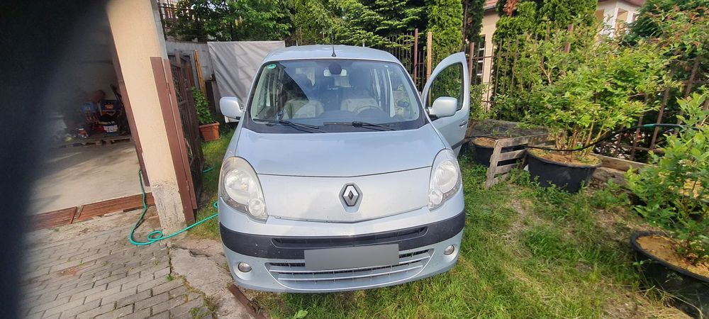 Renault Kangoo Unic proprietar. Masina este in stare foarte buna. Persoana juridica.