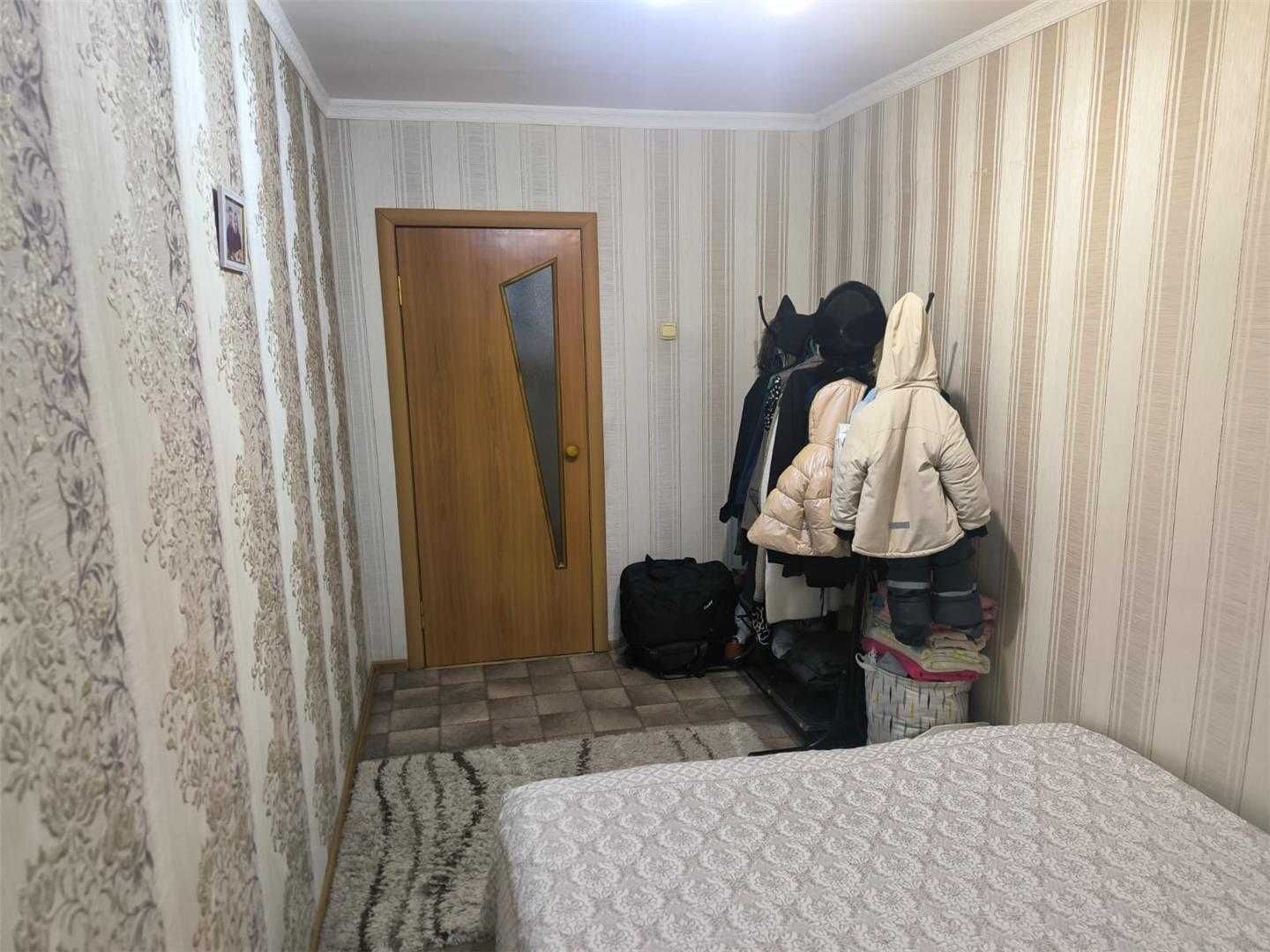 Продаю 4 ком квартиру в 6 мкр( р-н 6 школы)