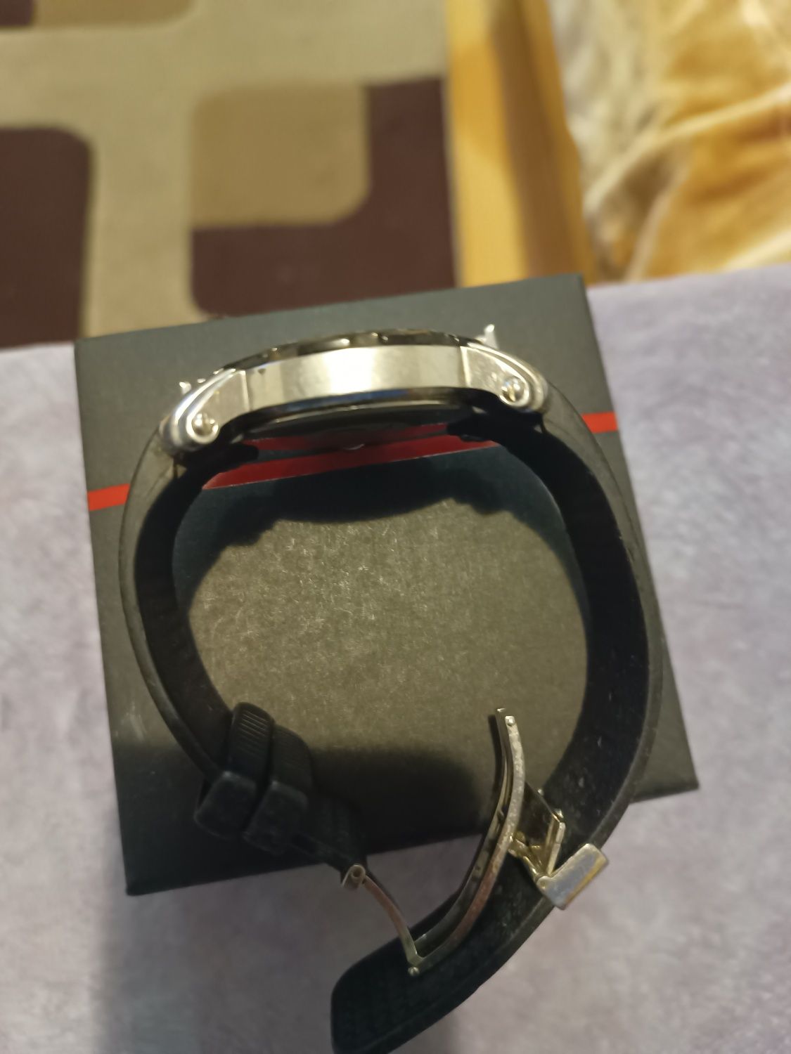 Продавам часовник Pierre Cardin