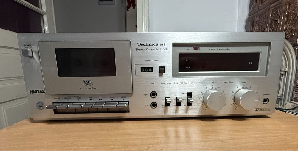 Player Technics M8 Metal