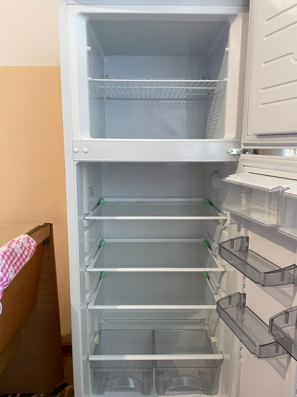 Продам холодильник ATLANT в хорошем состоянии 8.7.0.5.2.6.5.5.8.5.8.