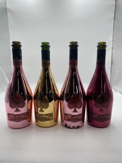 Празни бутилки от Armand de Brignac