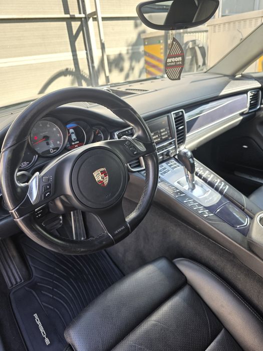 Vand Porsche Panamera S Hybrid cu putini kilometri si ingrijita