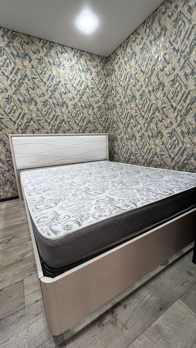 Продам двуспальную кровать