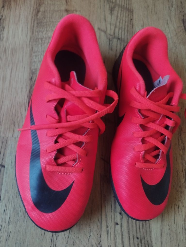 (38н.) Обувки Nike за футбол