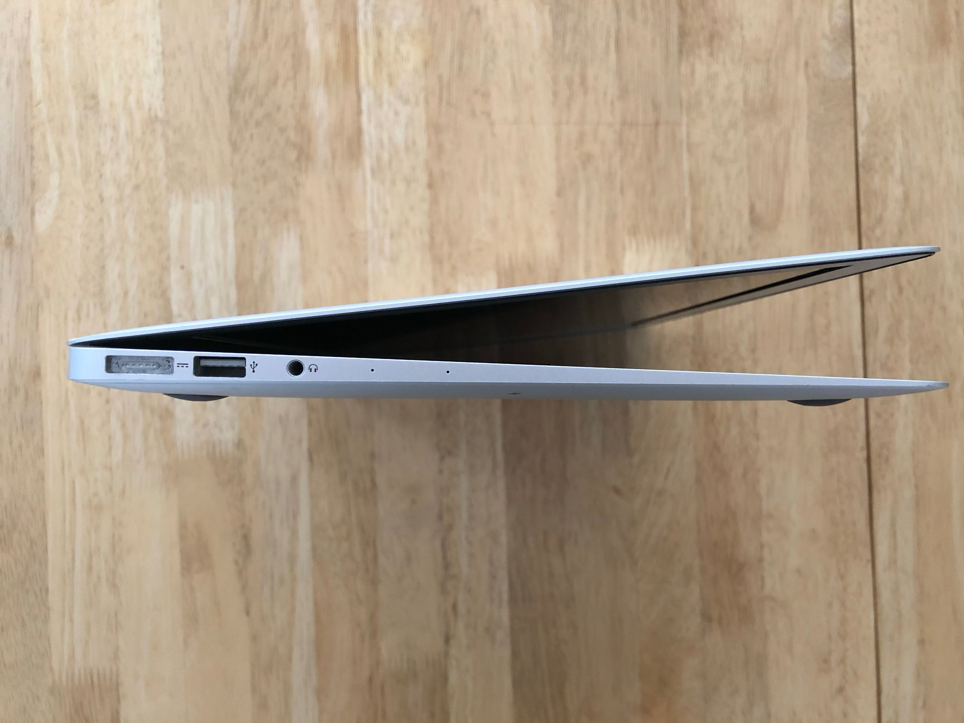 MacBook Air 13-inch, 2017, i5, 256 gb