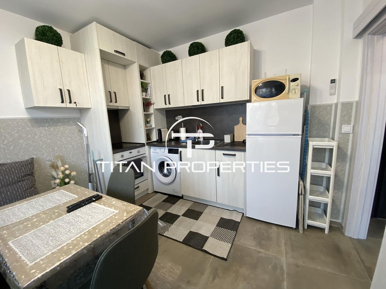 Дава се под наем Двустаен апартамент в Варна, Център - 42 кв.м за 650 € - Снимка #1