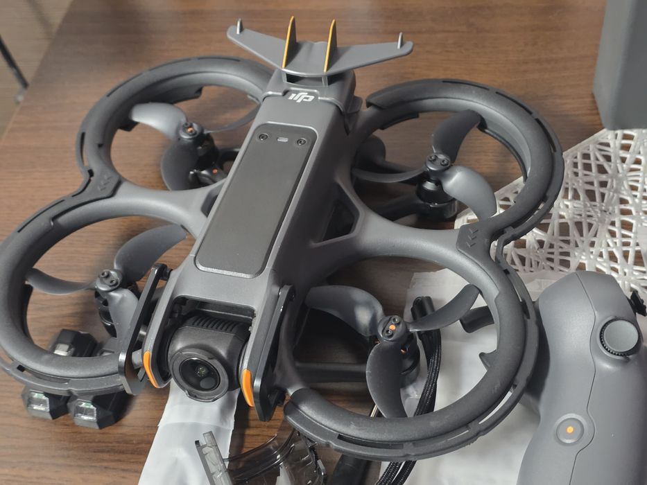 Dji Avata 2  Drona si 4 acumulatori