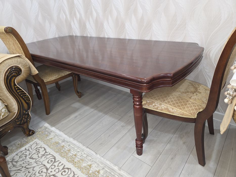 Стол  деревянный