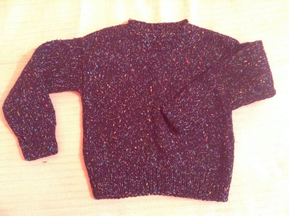 Pulover negru lucrat manual