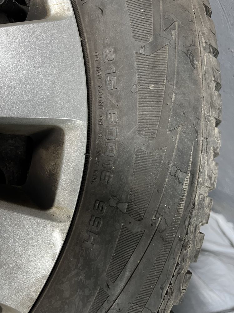 Anvelope iarna Goodyear UltraGrip 215/60/R16 99H DOT 2017 + jenti otel