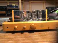 Vintige amplificator statie pe lampi