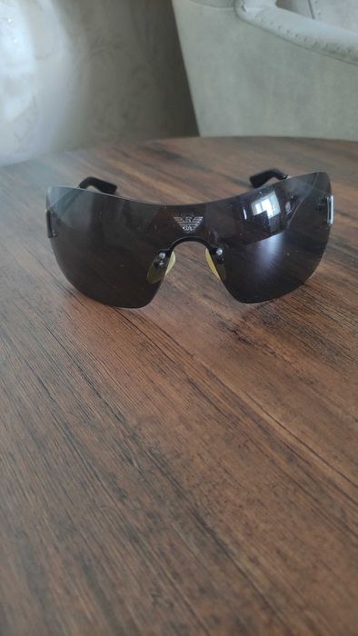 Emporio Armani оригинальные солнцезащитные очки.