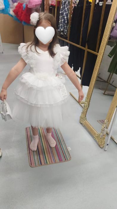 Продадим платье в идеальном состоянии. Девочка 6-7 лет