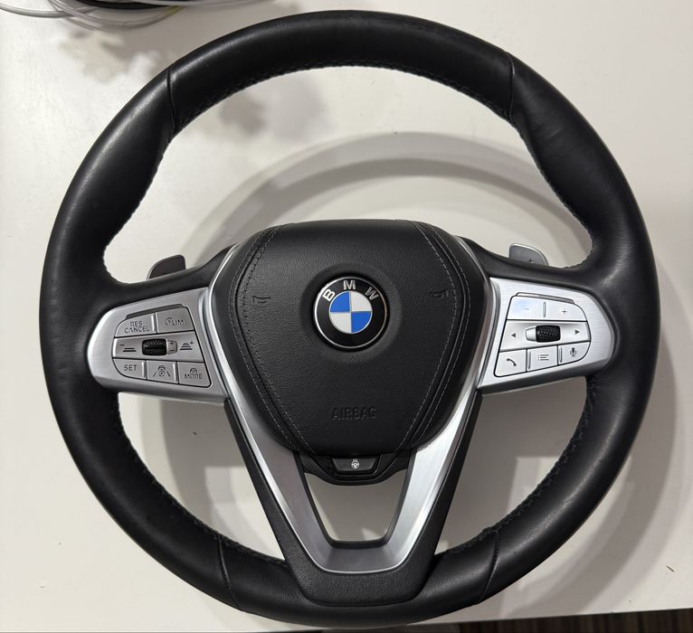 Volan BMW Seria 5 / Seria 7 – original, cu încălzire și padele