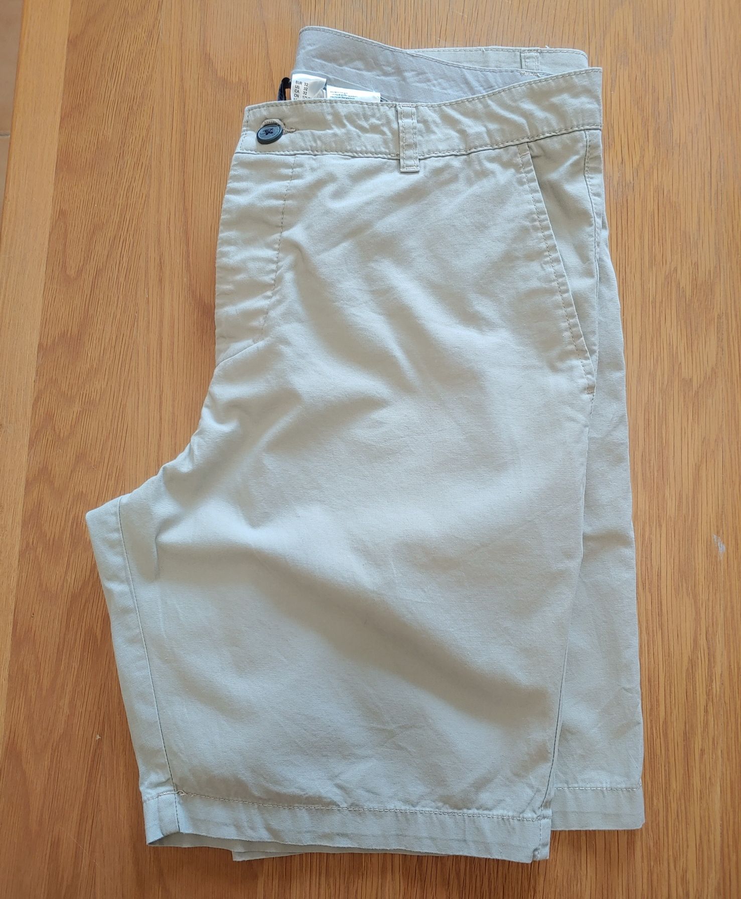 Pantaloni scurți talia 32, H&M Divided