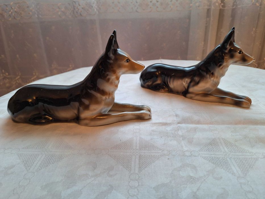 Bibelouri - Caini ciobanesti germani confectionati din portelan