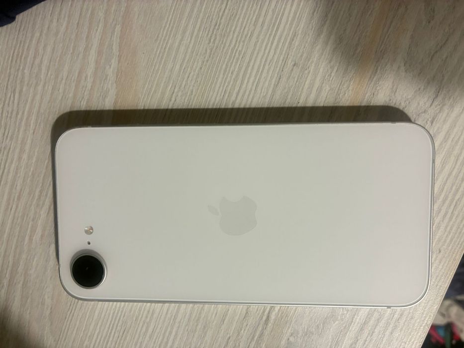 IPhone 16e белый