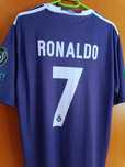 Vând urgent tricou Real Madrid cu Ronaldo