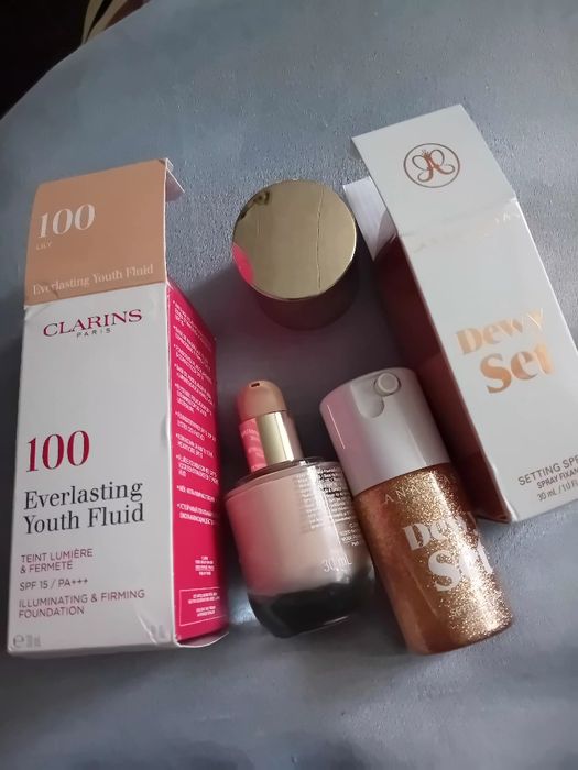 Clarins- Fond de ten.