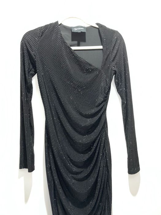 Черна, финна блестяща рокличка