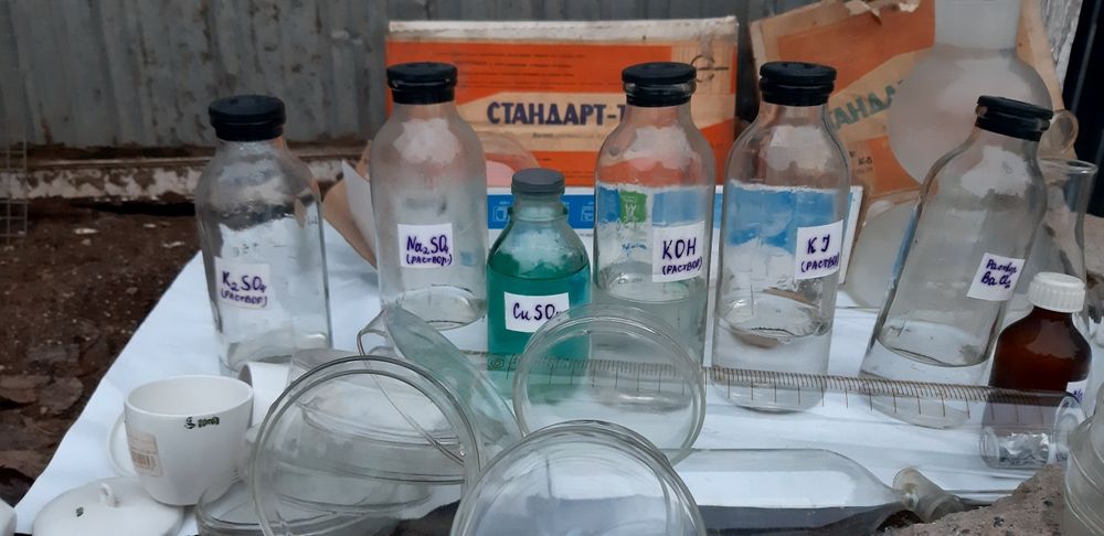 Продам набор химической посуды и принадлежности для лабораторных работ