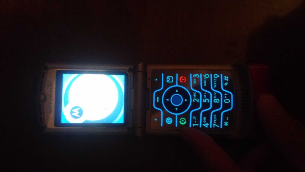 Нерабочий Ретро телефон Моторолла V3. Оригинал Цена окончательная