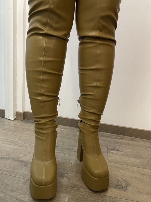 Cizme peste Genunchi