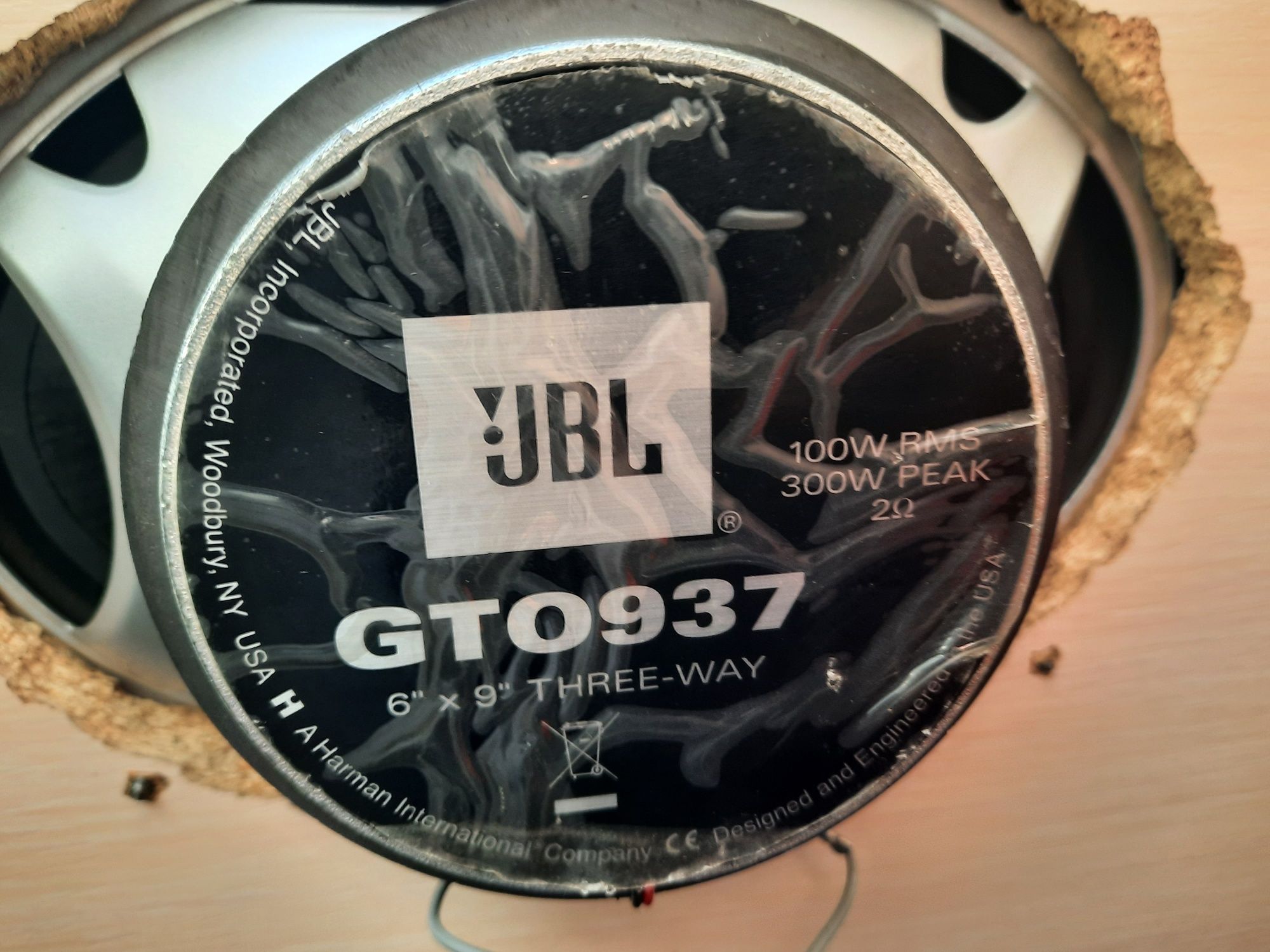 Продаю колонки JBL.