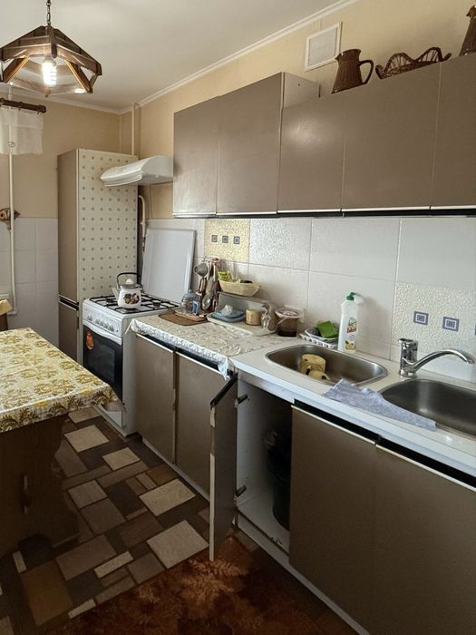Кухонный гарнитур за выгодную цену Б/У
