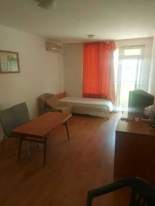 Дава се под наем Двустаен апартамент в Бургас, Възраждане - 75 кв.м за 350 € - Снимка #3