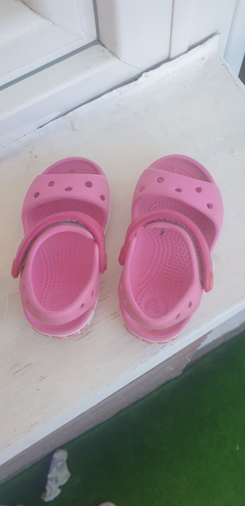 De vanzare sandale crocs copii