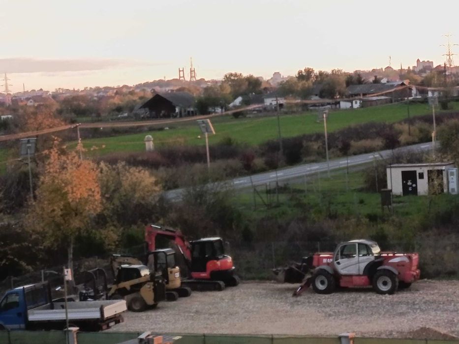 Inchirieri utilaje miniexcavator,miniincarcator,cilindru compactor.