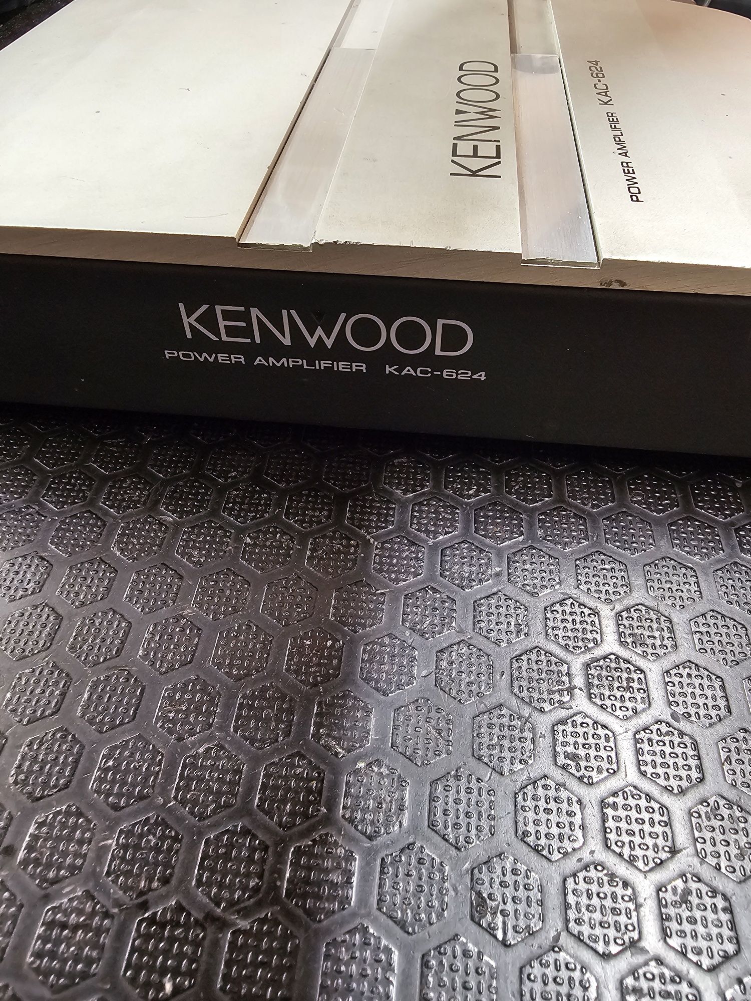 Усилвател за кола kenwood