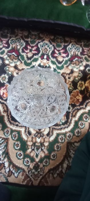 Chini va Xrustalar sotiladi