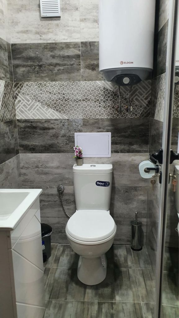 Дава се под наем Тристаен апартамент в Казанлък - 85 кв.м за 408 € - Снимка #12