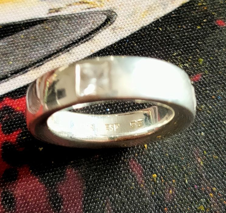 Продавам сребърен пръстен на марката отJoop престенът нов