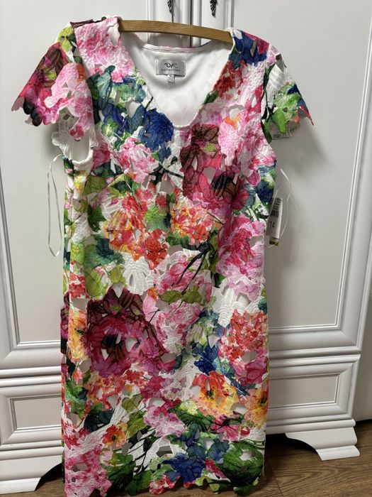 Rochie doamne, noua, colorata, dantelata