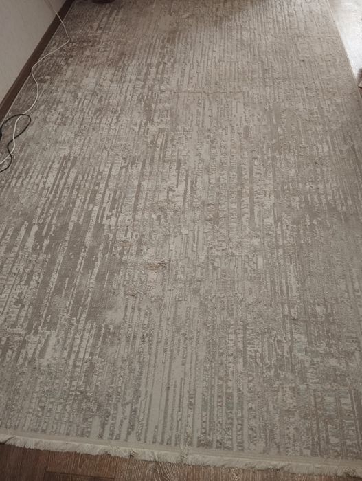 Продам ковер серо-белый