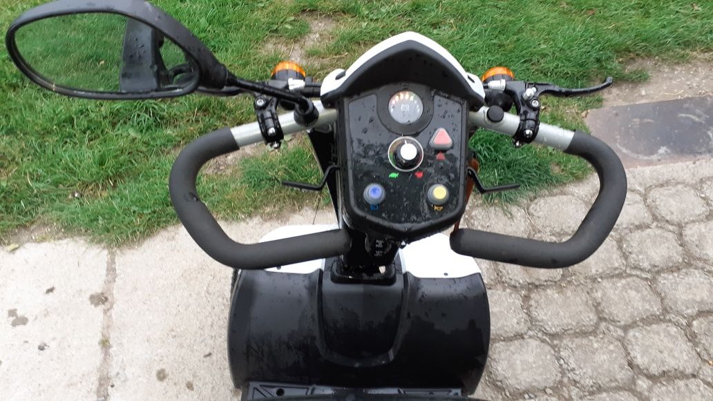 Scuter electric persoane cu handicap sau persoane an varsa