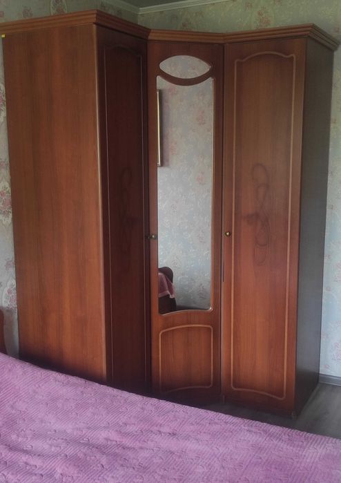Продам спальный гарнитур с шкафами для зала