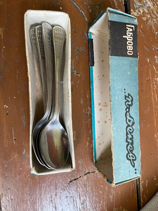 Стари лъжици и ножове от неръждаема стомна