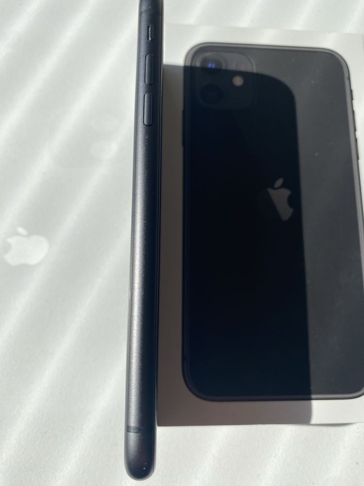iPhone 11 . Като Нови