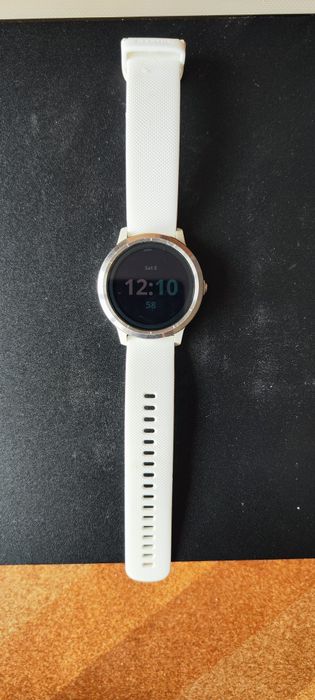 Часовник garmin vivoactive 3