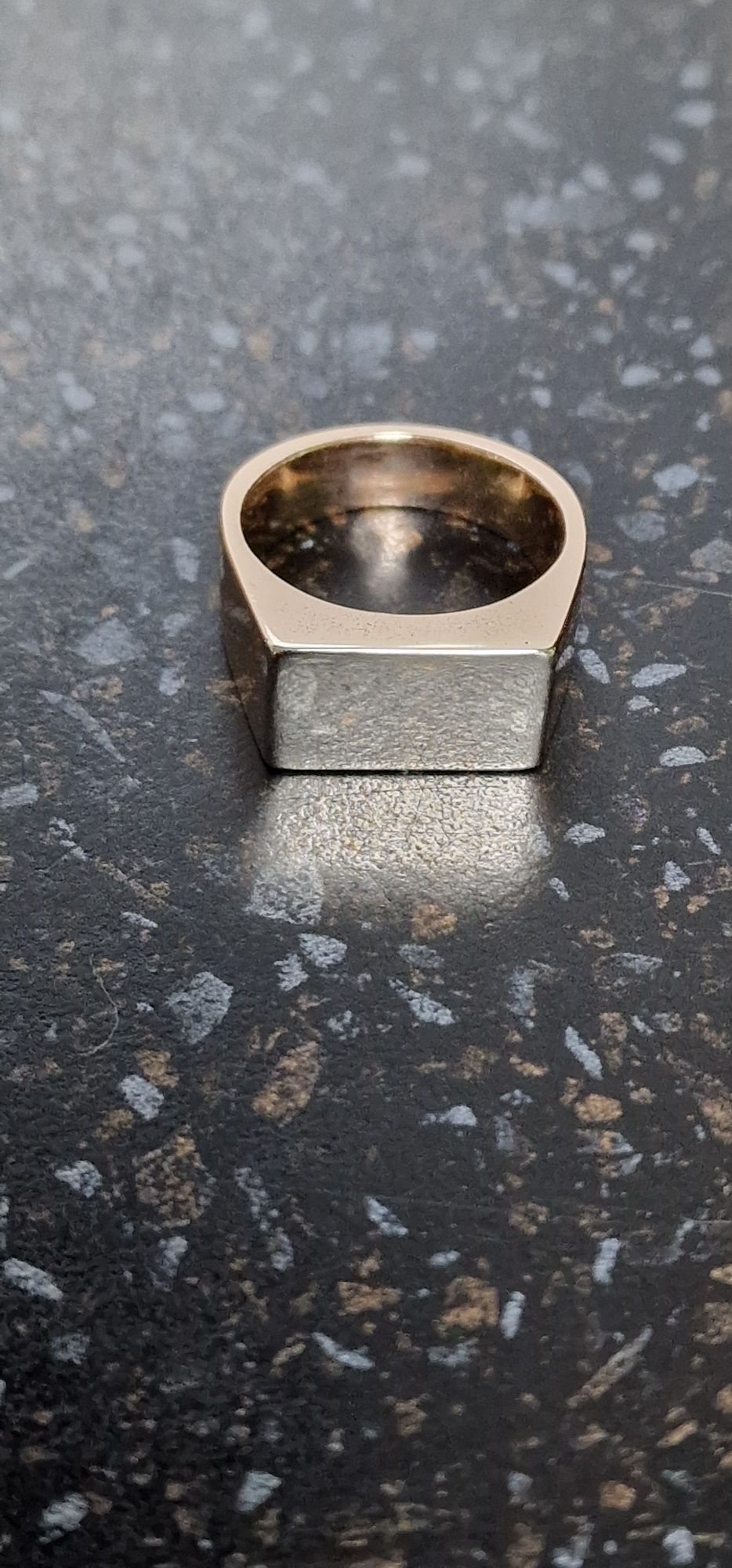Золотой перстень печатка