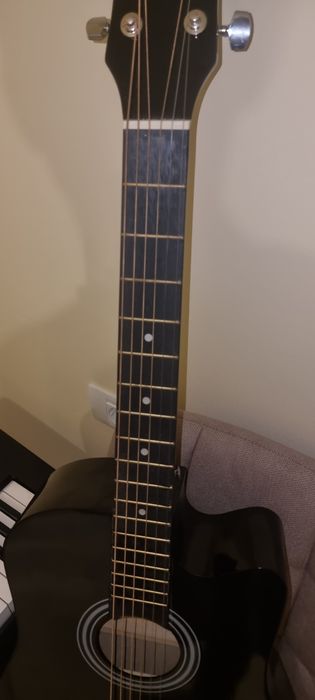 Vând chitara acustica