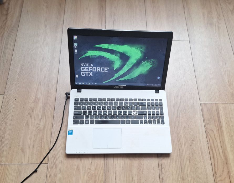 15.6' Asus X555MD Четириядрен Intel Pentium N3540/NVIDIA 820M 1GB/4GB