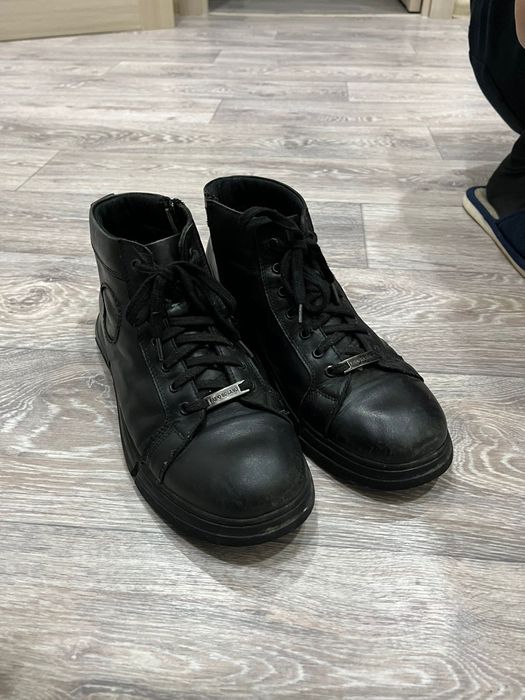 Продам осенние ботинки