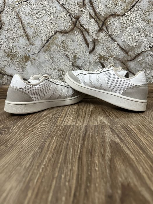 Обувки Adidas бели