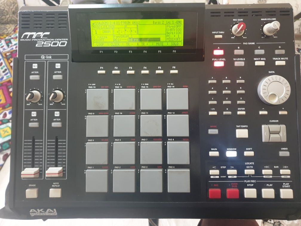 AKAI MPC 2500 (Ideal)